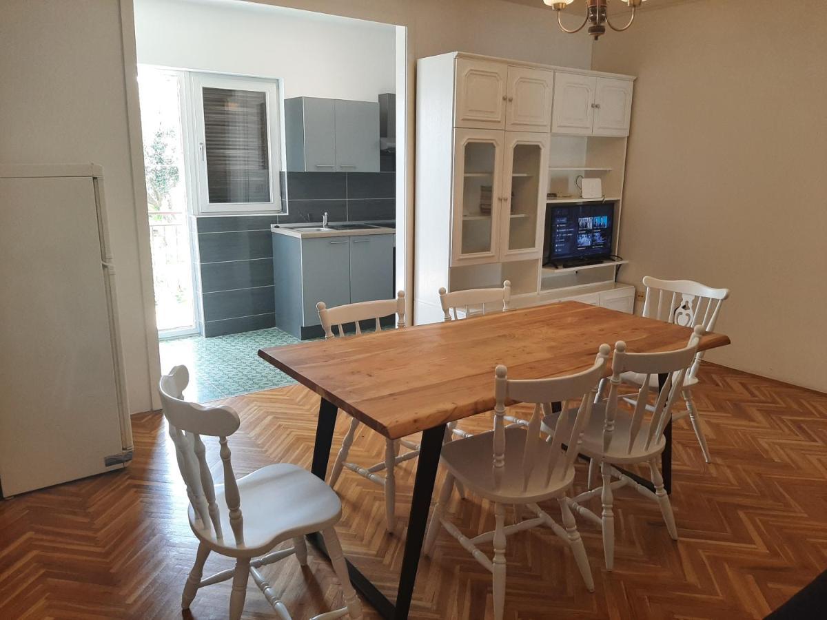 Apartments Tina 오미스 외부 사진