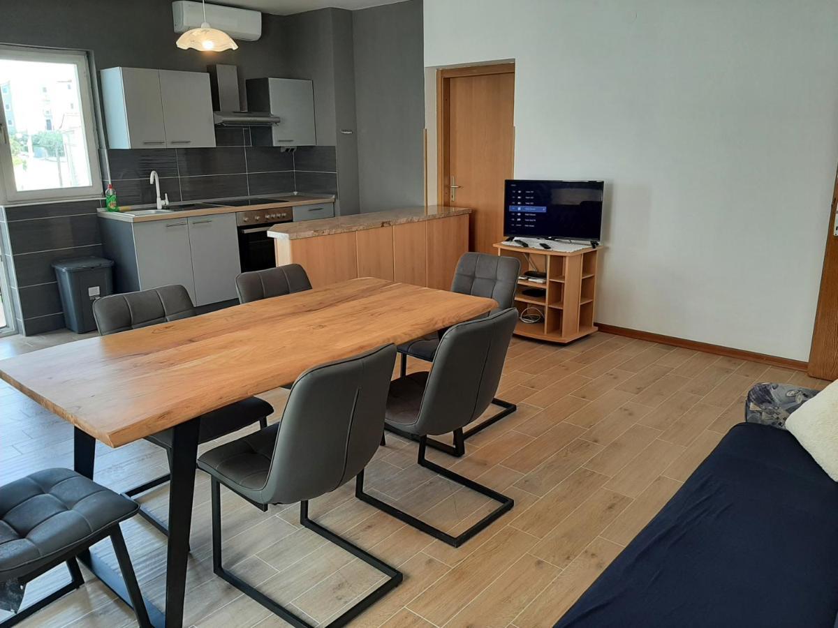 Apartments Tina 오미스 외부 사진