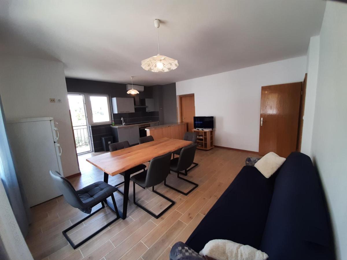Apartments Tina 오미스 외부 사진