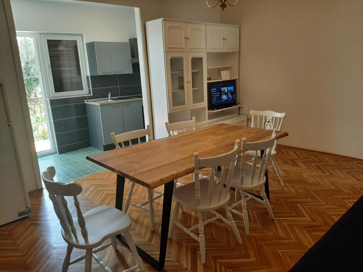 Apartments Tina 오미스 외부 사진
