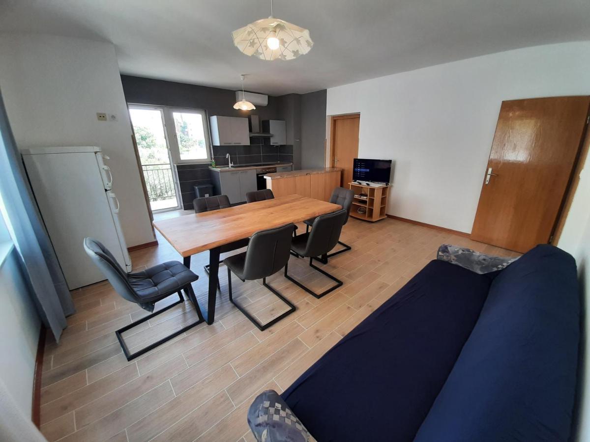 Apartments Tina 오미스 외부 사진